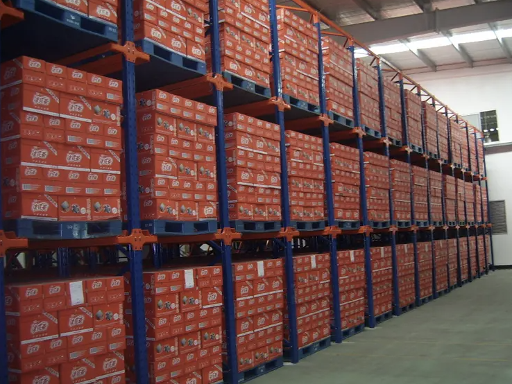 Conducir en sistemas de estanter&iacute;as de paletas 